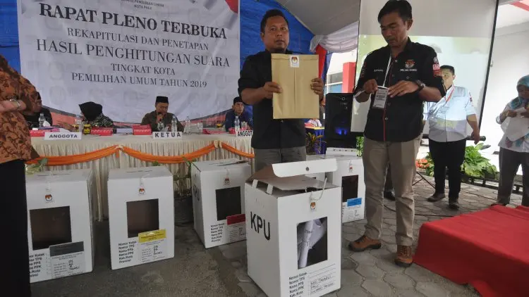 Di Indramayu, Rapat Pleno Penghitungan Suara Dikawal Ketat
