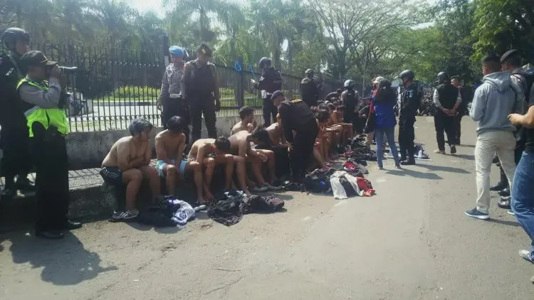 May Day di Bandung Rusuh, Ada Aksi Vandal dan Anarki 'Kelompok Hitam'