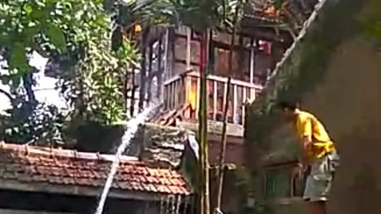 Rumah Berlantai Tiga di Garut Hangus Terbakar