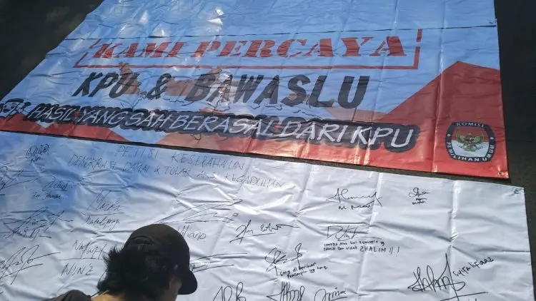 Warga Bandung Tandatangani Petisi Damai di CFD Dago