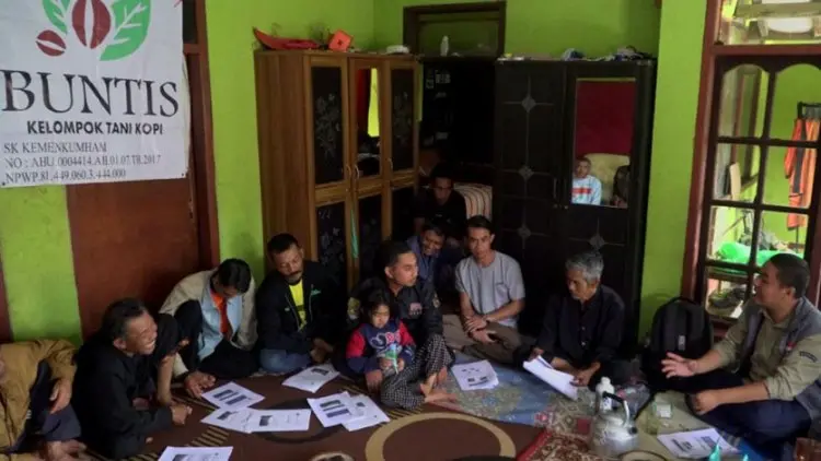 Universitas Indonesia Latih Petani Muda Kopi di Bandung