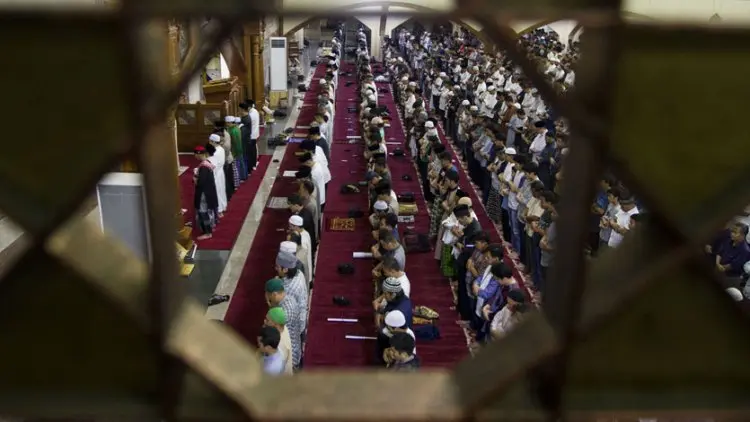 Tarawih Pertama, Masjid Pusdai Penuh