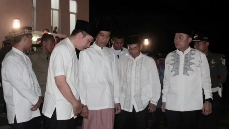 Usai Tarawih, Jokowi Bahas Rencana LRT Masuk Bogor