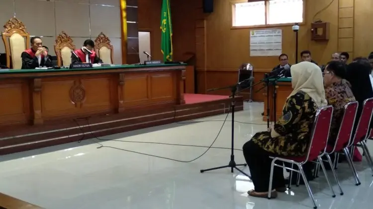 Usai Melahirkan, Neneng Jalani Sidang Tuntutan