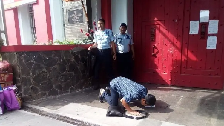 Bebas, Eks Bupati Bogor Rahmat Yasin Sujud Syukur