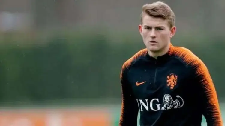 Jangan Mau Pindah ke MU, De Ligt