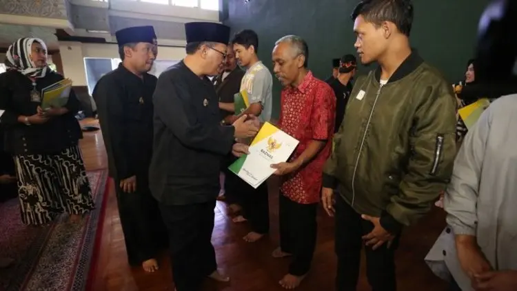 Oded Santuni Keluarga Petugas KPPS yang Meninggal