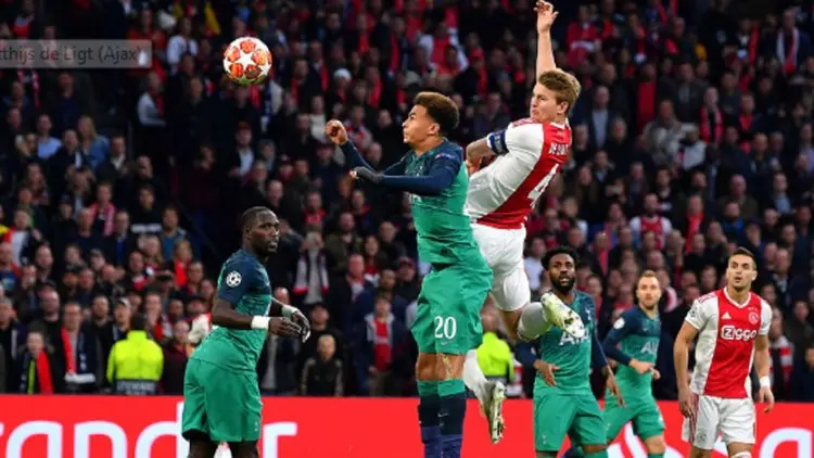 De Ligt Ukir Prestasi yang Tak Bisa Diraih Messi dan Ronaldo