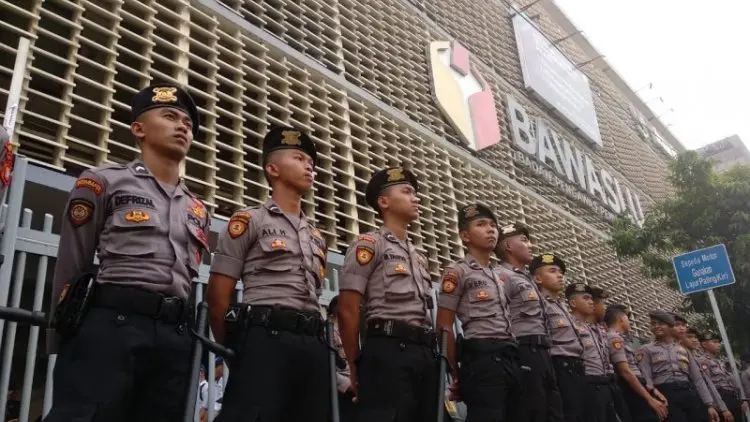 Polisi Bubarkan Pendemo Bawaslu 