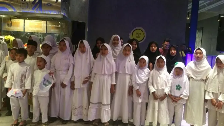 Yello Hotel Paskal Ajak Panti Asuhan Berbagi Keceriaan