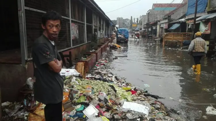 Kondisi Pasar Ciparay Buruk, Pedagang Meradang