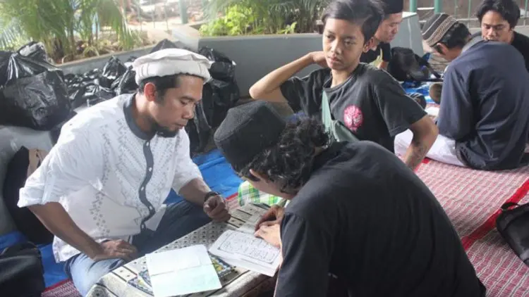 Jalan Pulang Anak-anak yang Terabaikan
