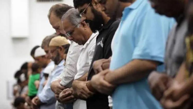 Hukum Salat Tarawih Ngebut