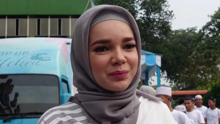 Gaya Hidup Sehat ala Dewi Sandra Saat Ramadan