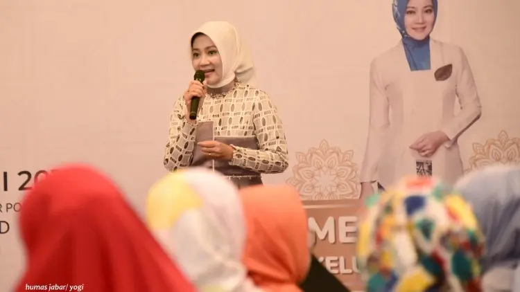 Bantu Palestina, Atalia Kamil Lelang Baju Sutra Kesayangan