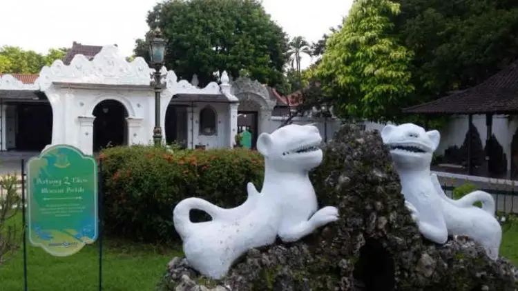 Keraton Kasepuhan Cirebon Dipercantik Jelang Lebaran