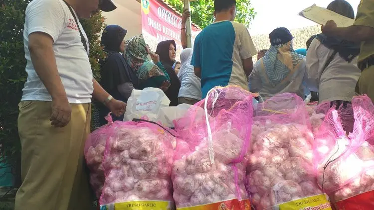 Keradenan Diguyur Satu Ton Bawang Putih dari Cina