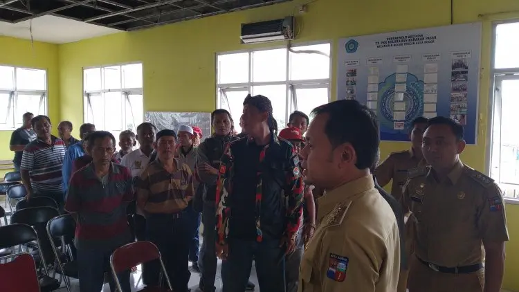 Warga Pulo Geulis Desak Bima Arya Teken Kontrak Politik