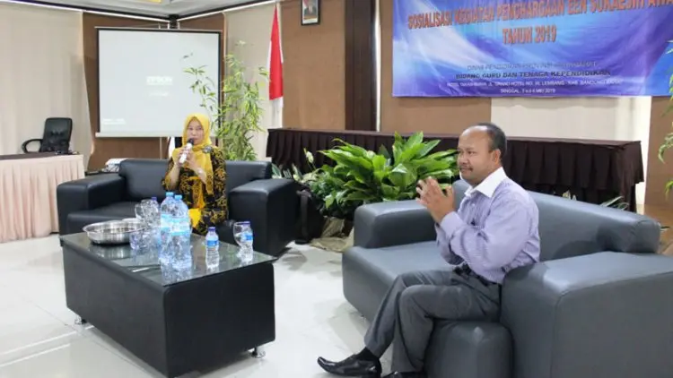 Apresiasi Guru, Disdik Jabar Gelar “Een Sukaesih Award” 2019