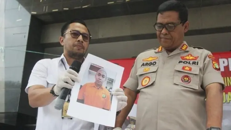 Terciduk, Wanita Perekam Video Ancam Penggal Jokowi