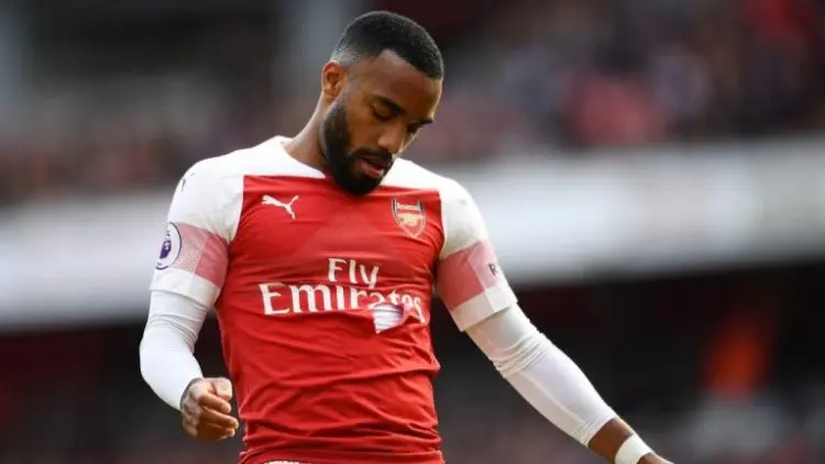 Muncul Nama Lacazette di Web Resmi Barca