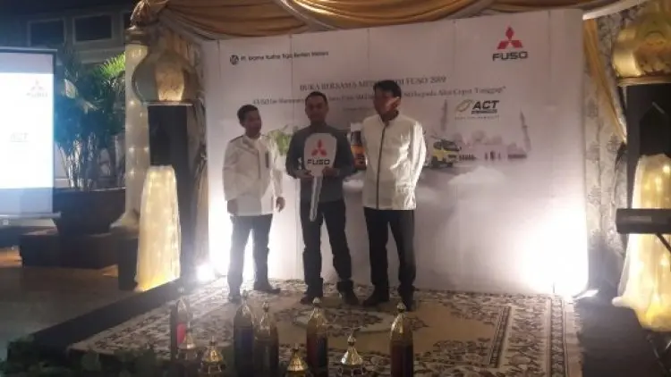 Mitsubishi Fuso Donasikan 1 Unit Truk untuk ACT