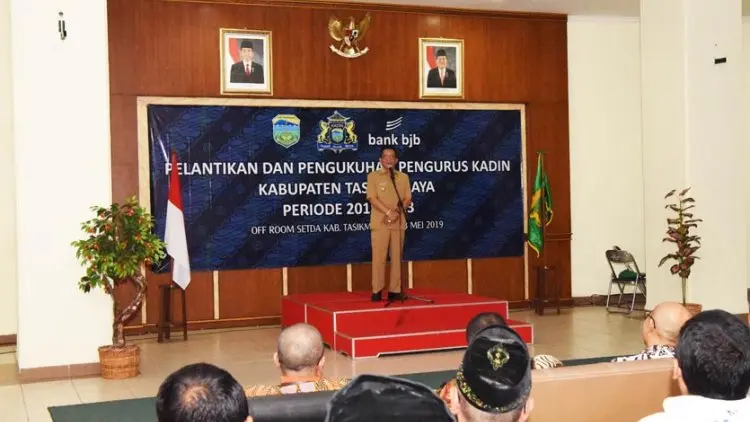 Ade Sugianto Kukuhkan Pengurus Kadin Kabupaten Tasikmalaya