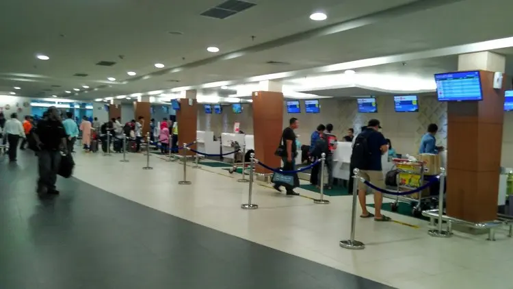 Jelang Lebaran, Bandara Husein Sepi Penumpang
