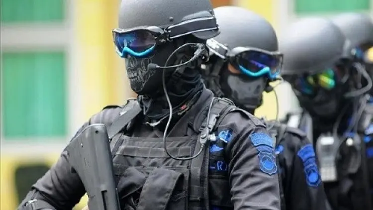 Densus 88 Tangkap Terduga Teroris di Gresik