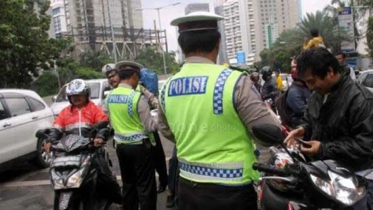 Polisi Razia Warga Cegah Gerakan People Power