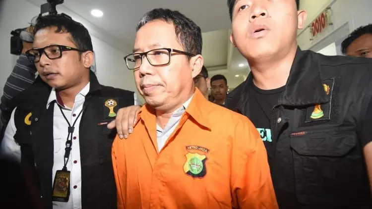 Habis Mafia Bola, Terbit Mafia Hukum