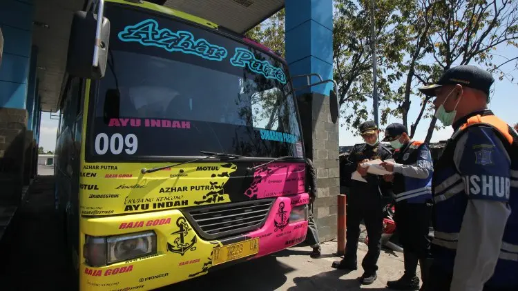 Tiket Pesawat Mahal, Pemudik Pakai Bus Membludak