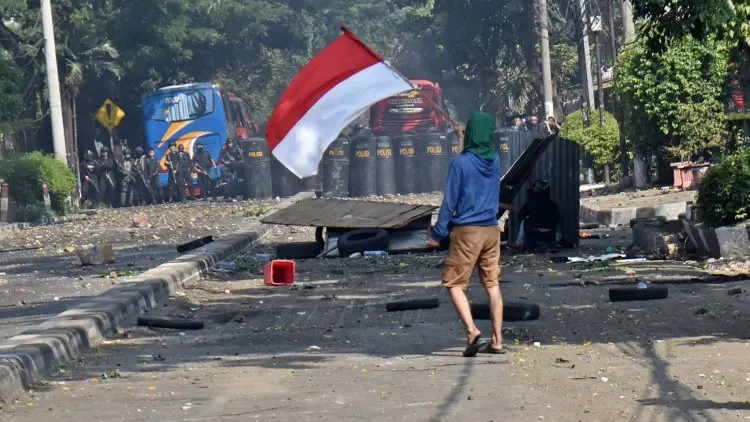 Pendemo di Petamburan dipukul mundur Polisi