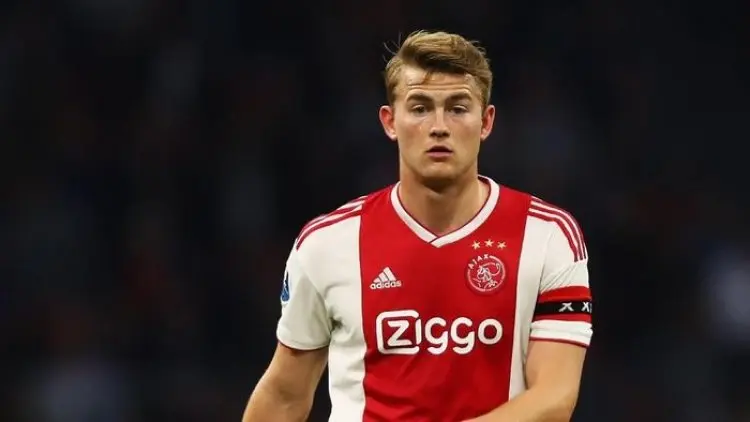 De Ligt Beri Sinyal Ingin Pindah ke Barcelona