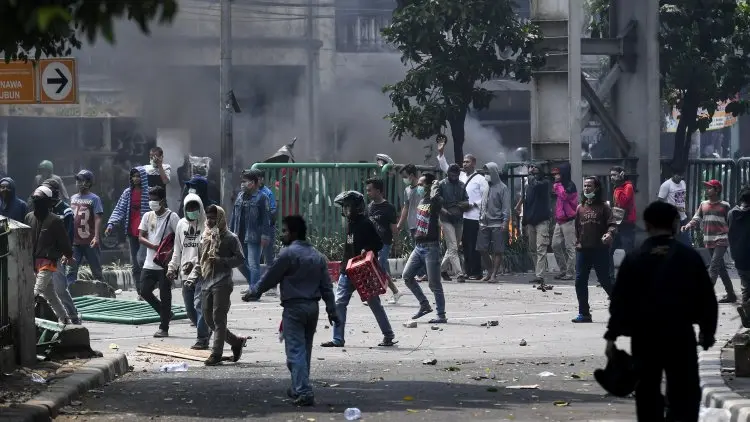 Jakarta Rusuh, AA Gym: Hentikan, Mohon Hentikan