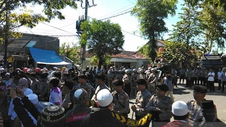 Waduh, Massa Bersenjata Bambu Runcing Geruduk Mapolres