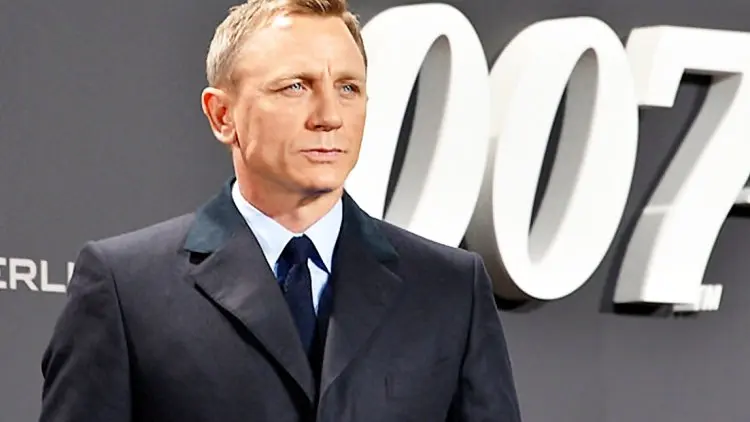 ‘James Bond’ Daniel Craig Akan Operasi Pergelangan Kaki