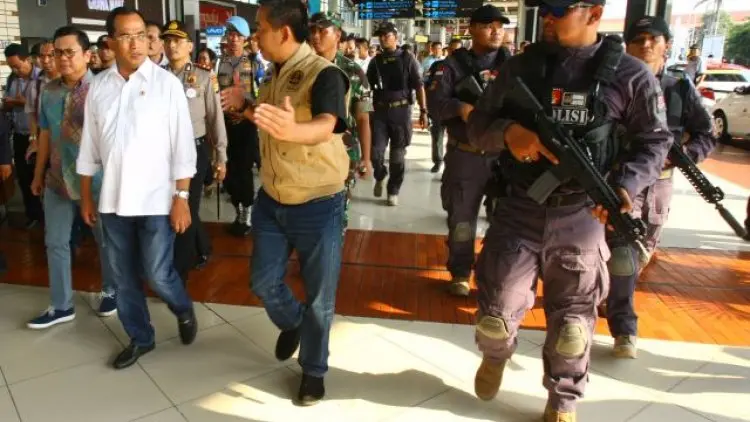 Menhub Budi Perintahkan Keamanan Bandara Ditingkatkan