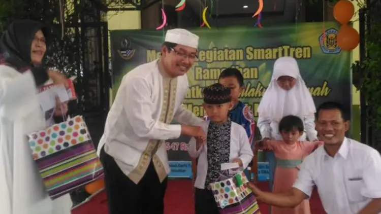 Keren...Ramadan, SMAN 13 Berbagi untuk Yatim Piatu