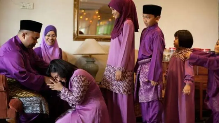 Haruskah Memakai Pakaian Baru saat Hari Raya?