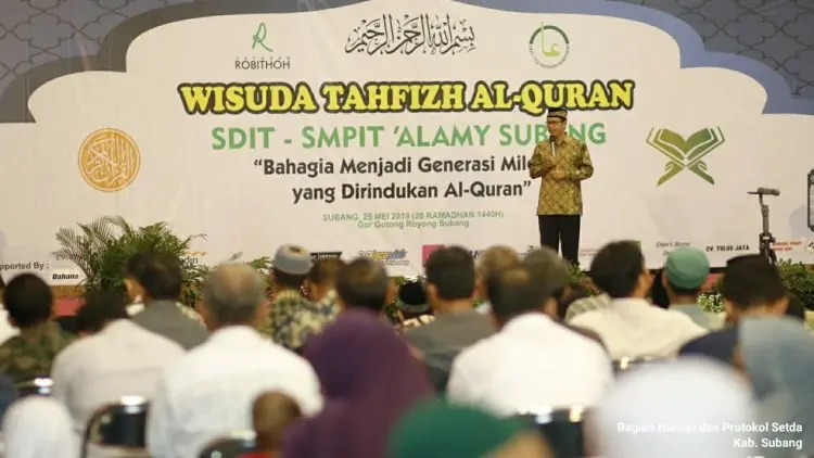 Wabup Subang Wisuda Tahfizh Alquran SDIT dan SMPIT Alamy