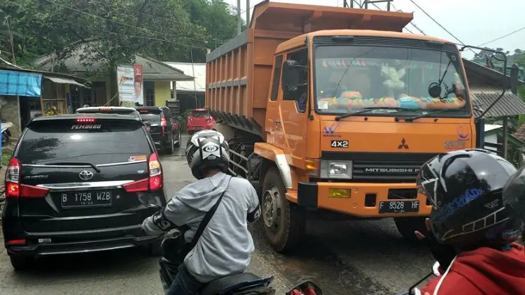 Duh...Jalan Tambang, Nasibnya Terus Mengambang