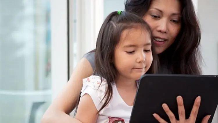 Begini Cara Agar Anak Tak Kecanduan Gadget saat Liburan