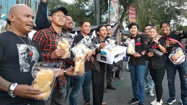 Artis Film Preman Pensiun Jualan Kicimpring di Garut