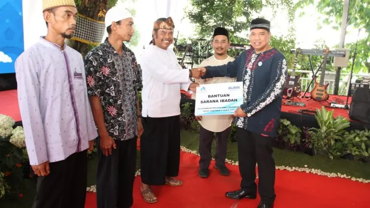 Jasa Tirta II Sumbang Masjid dan Santuni Anak Yatim