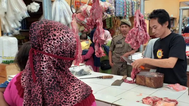 Hati-Hati Beli Daging, Ada Ayam Tiren dan Daging Oplosan