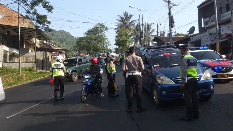 PENGALIHAN JALUR KENDARAAN PRIBADI DI NAGREG