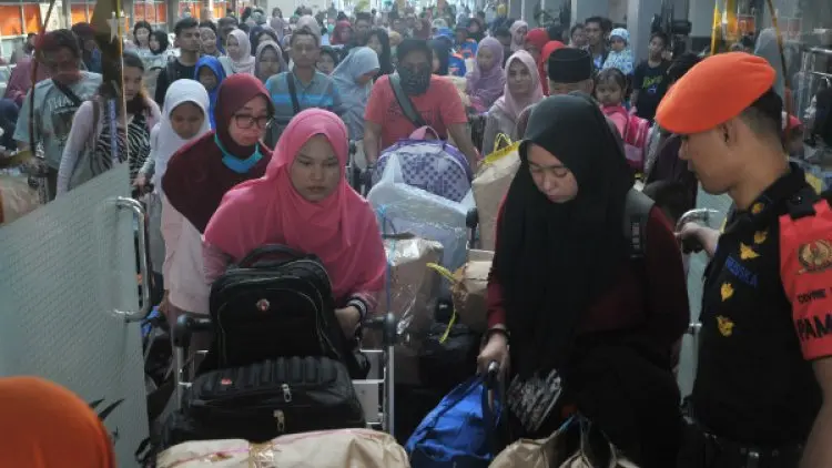 Penumpang KA Serayu Kecewa Karena Tertahan di Stasiun Tasikmalaya