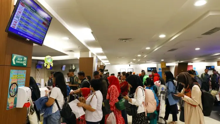 Penumpang di Bandara Husein Sastranegara Menurun
