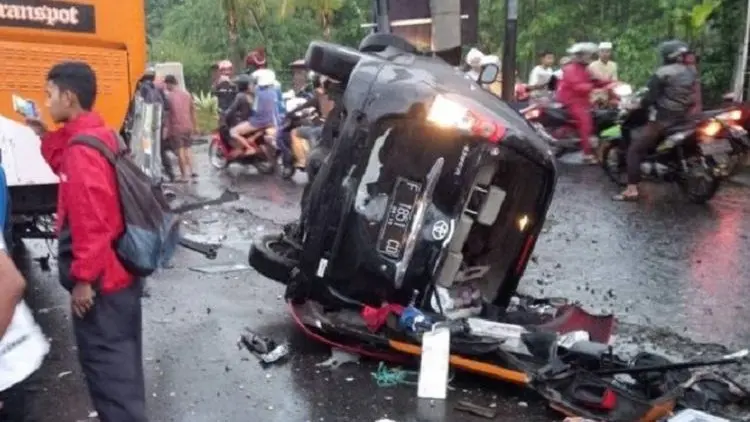 Terlibat Tabrakan di Pantura, 4 Pemudik Tewas